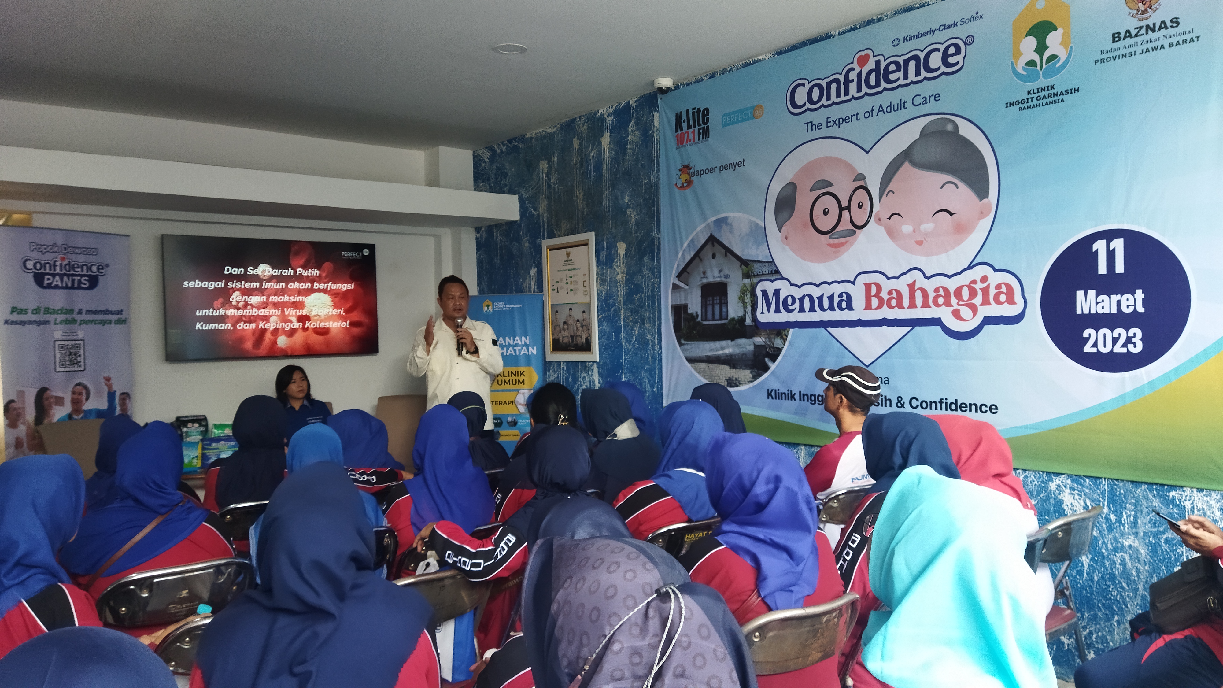 Klinik Inggit Ganarsih Bandung melayani lansia 