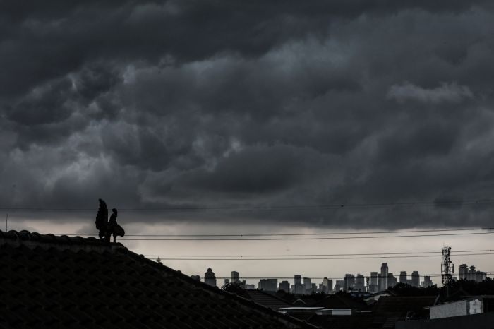 Ilustrasi awan tebal dan gelap sebelum datangnya hujan