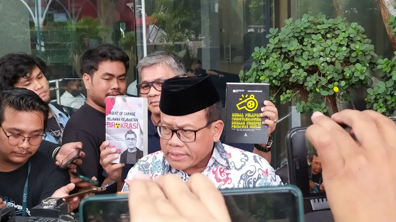 Wamenkum dan HAM Edward Omar Sharif Hiariej Dilaporkan ke KPK