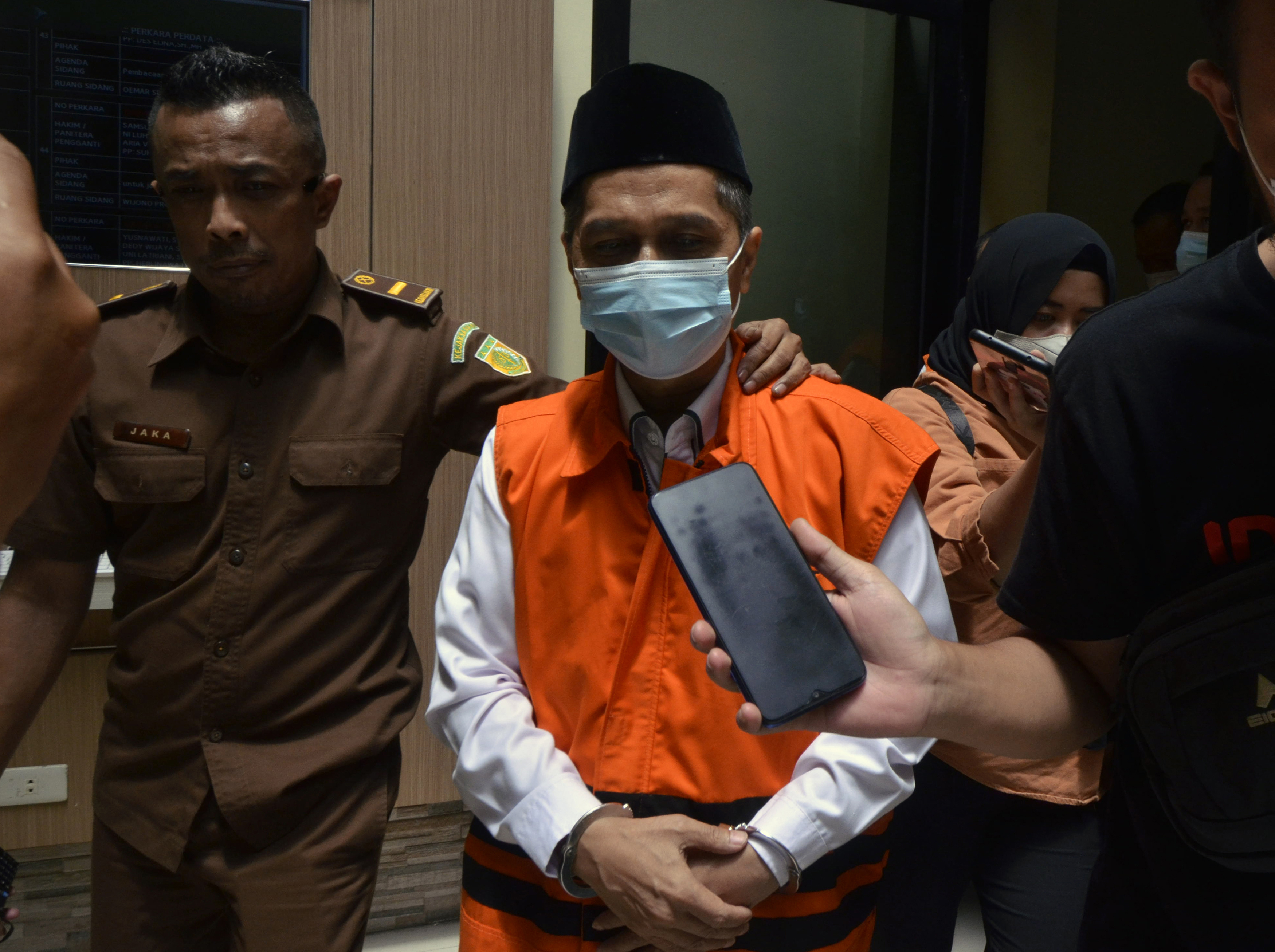 Terdakwa kasus suap Universitas Lampung Karomani