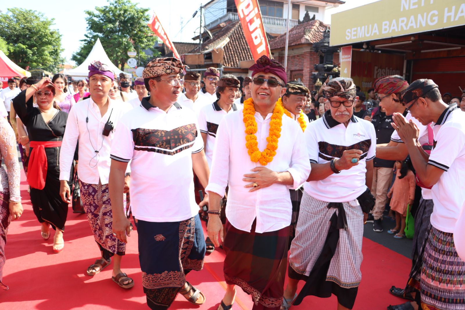 Kota Denpasar diramaikan gelaran bertajuk 'Sesetan Heritage Omed-Omedan Festival (SHOF) Tahun 2023' di Banjar Kaja, Kelurahan Sesetan.