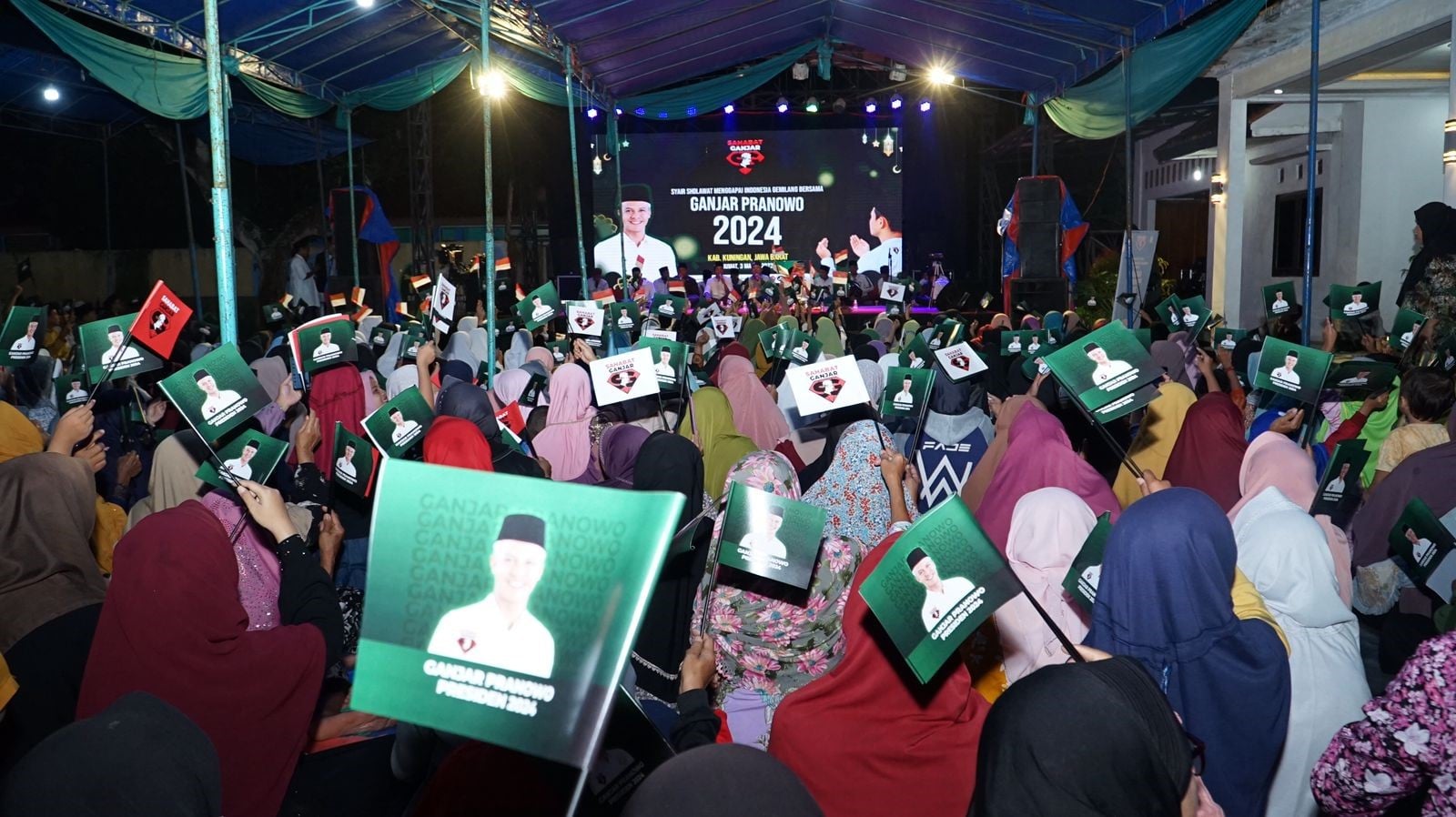 Relawan Sahabat Ganjar menggelar kegiatan di Pondok Pesantren Darul Muta’Alimien, Desa Cihideunghilir,  Cidahu, Kabupaten Kuningan, Jabar.