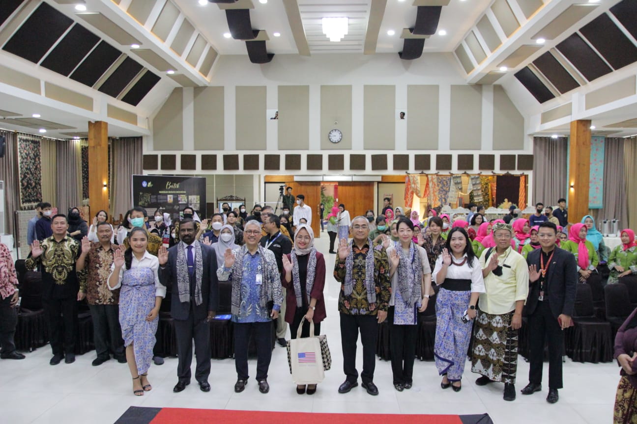 Universitas Budi Luhur menggelar Wastra Nusantara Exhibition Batik dan Tenun Baduy di Auditorium Grha Mahardika Bujana, Selasa (14/3).