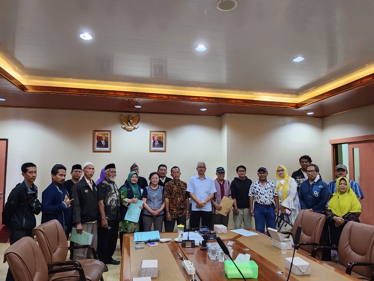 Penyerahan 17 sertifikat di Kantor Dinas Dinas PUPR di Jalan Raya Bogor, Kelurahan Sukamaju Baru, Depok, Sabtu (4/3/2023)