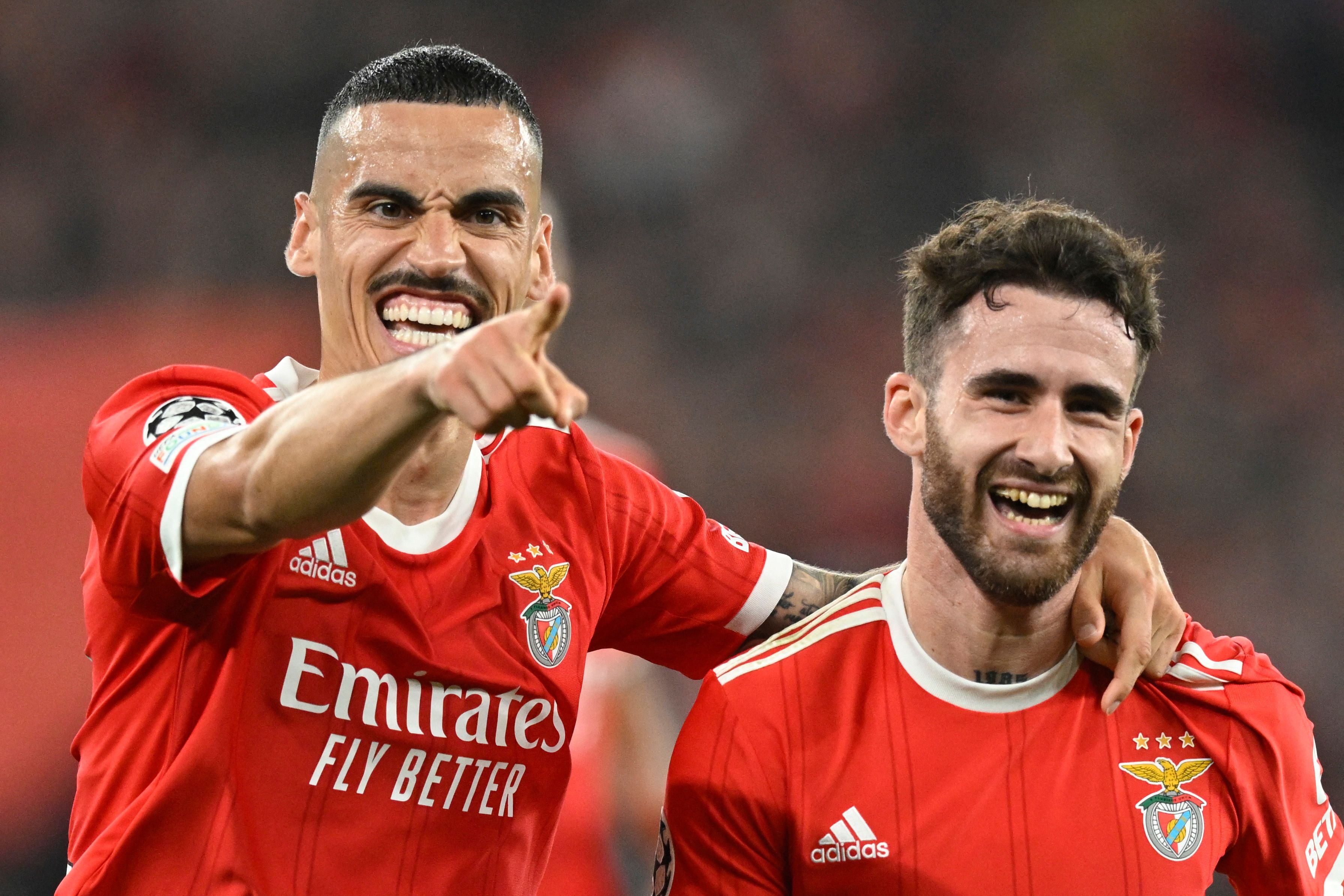 Gelandang Benfica Rafa Silva (kanan) dan rekannya Chiquinho merayakan gol dibuat saat tim mereka melawan Club Brugge di Liga Champions.