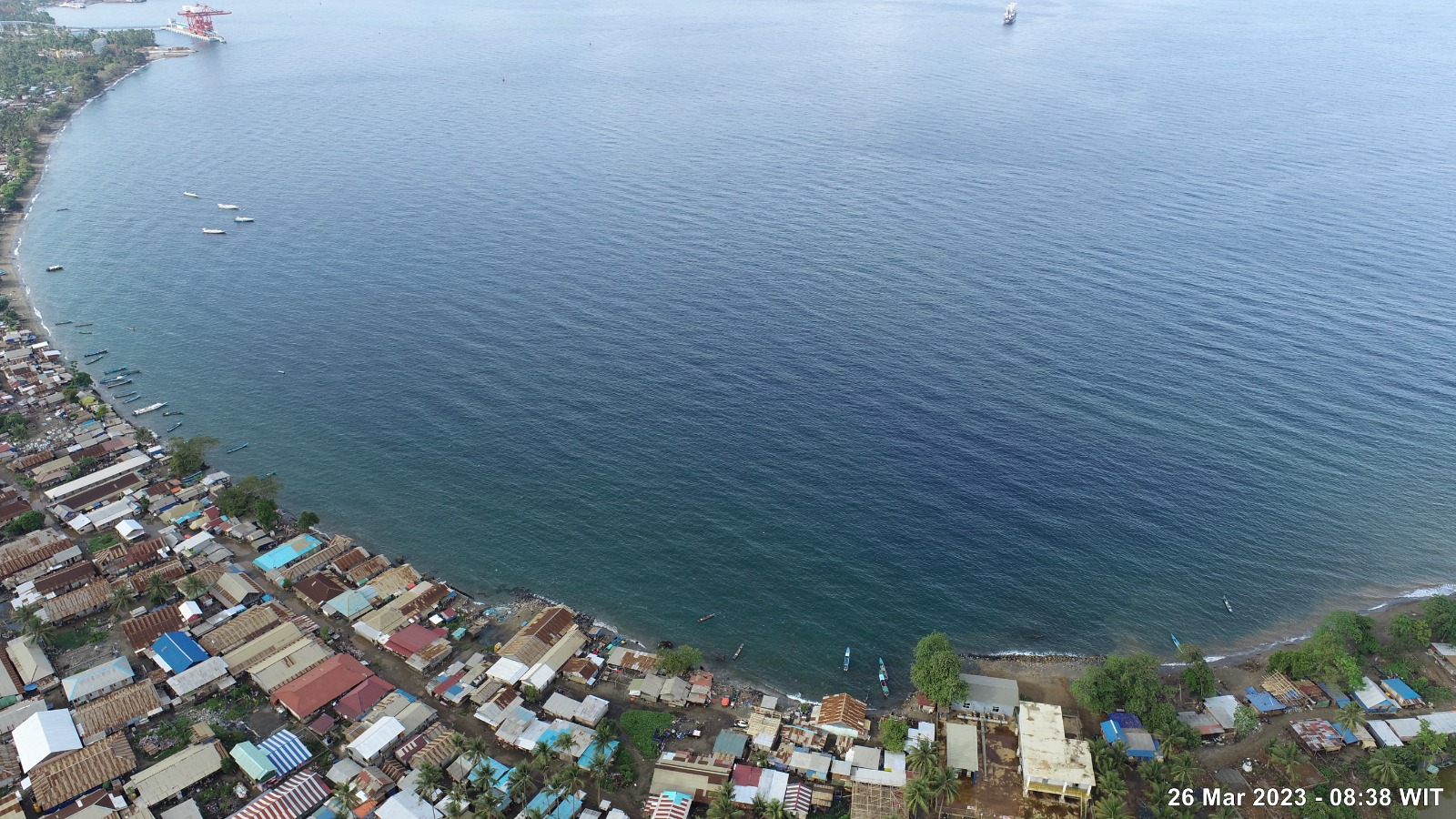 Suasana pantai di Pulau Obi. 