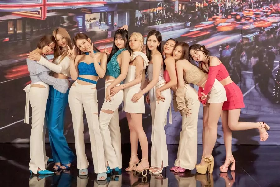 Grup K-pop Twice siap menggelar tur dunia di Amerika Serikat bertajuk Ready To Be.
