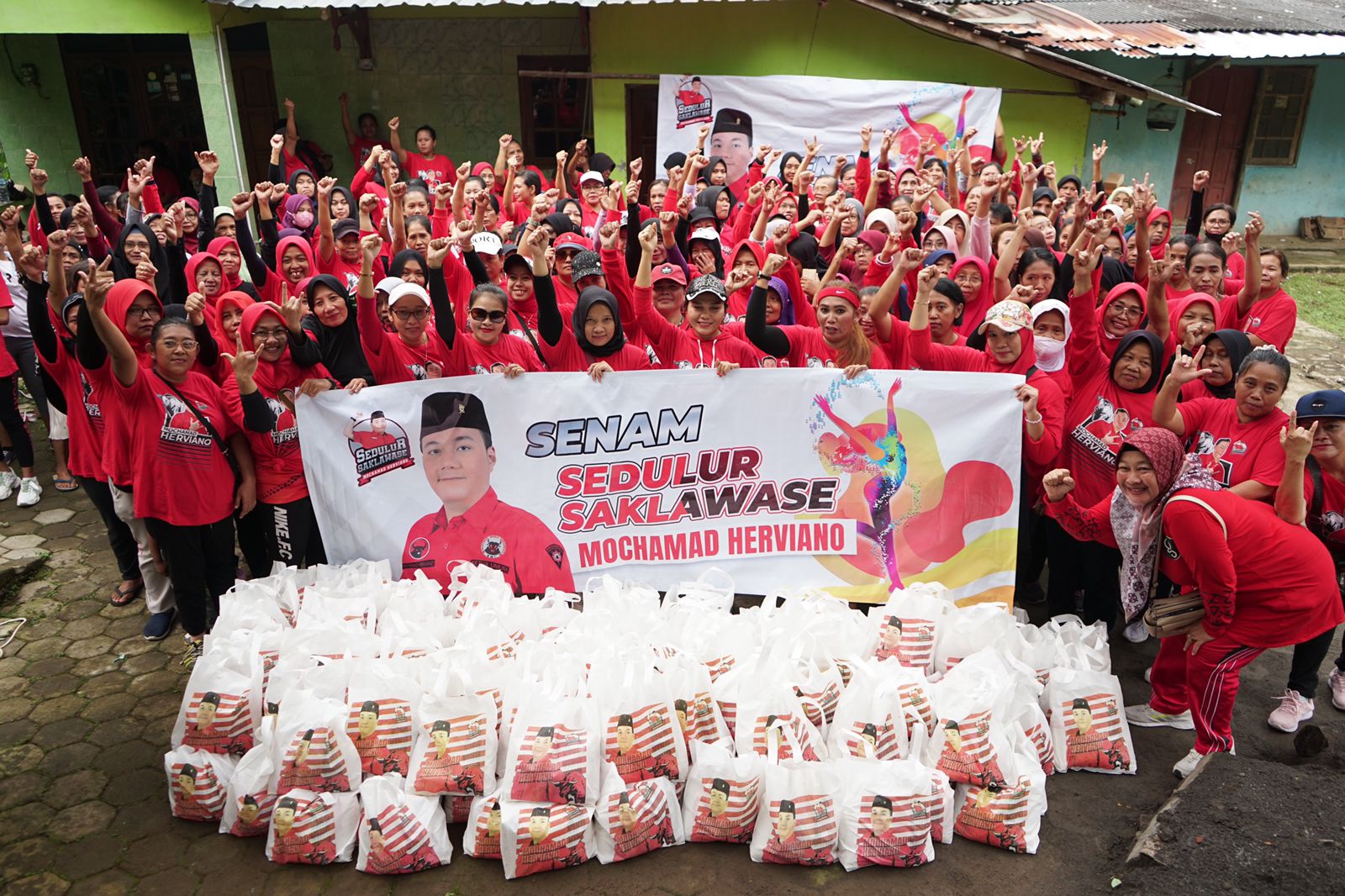 Relawan Sedulur Saklawase menggelar deklarasi dan diiringi kegiatan Senam Sehat Sedulur Saklawase di Kabupaten Semarang, dan Kendal, Jateng.
