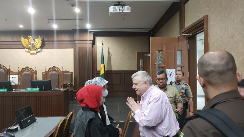 Thomas Anthony Van Der Heyden menolak dakwaan JPU. 