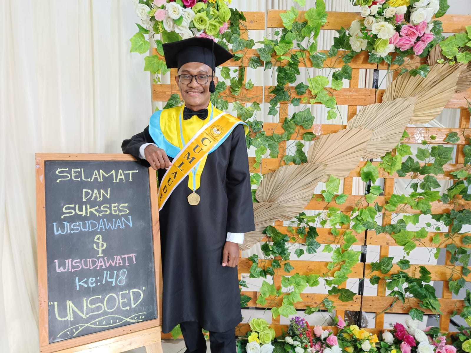 Casey Petry Daisiu, mahasiswa Fakultas Ilmu Kesehatan program Profesi Ners angkatan 2021 dengan nilai akhir 3.83.