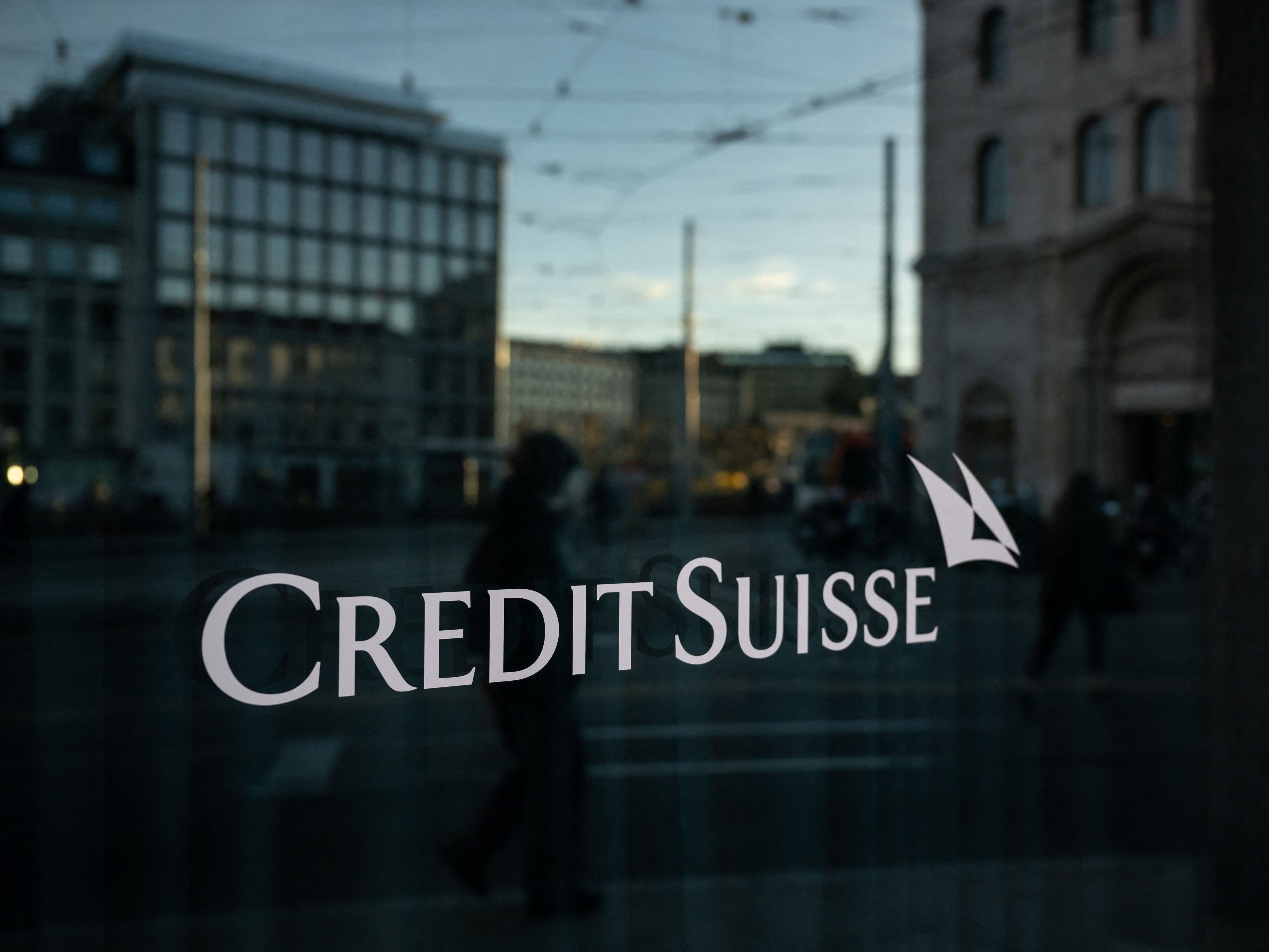 Logo bank Credit Suisse terlihat di cabangnya, Jenewa, pada 15 Maret 2023.