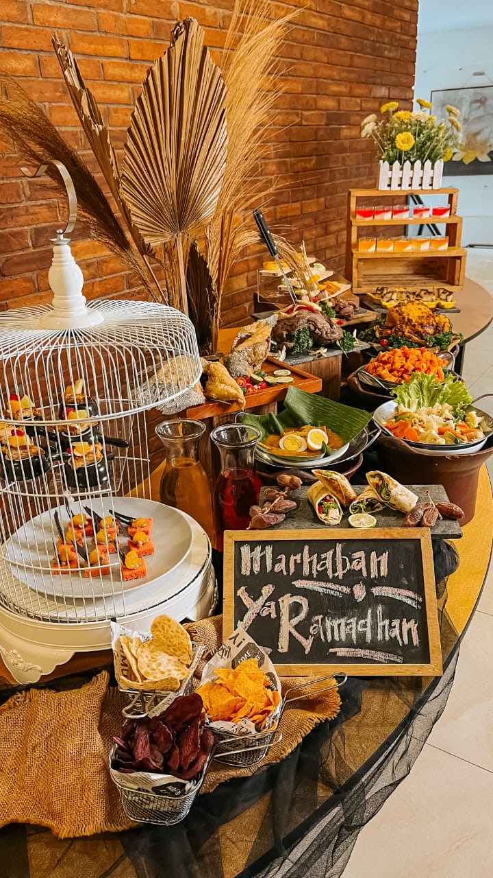 Anda juga dapat menikmati sajian buka puasa di restoran YELLO Hotel Manggarai Jakarta dengan tema “Amazing Ramadan di Wok n Tok”.
