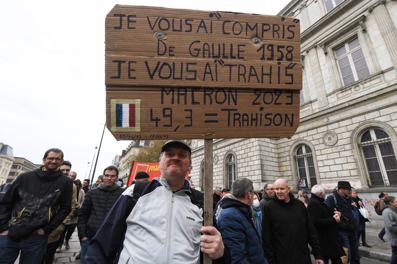 Nasib reformasi pensiun yang diinisiasi Presiden Emmanuel Macron berada di Dewan Konstitusi