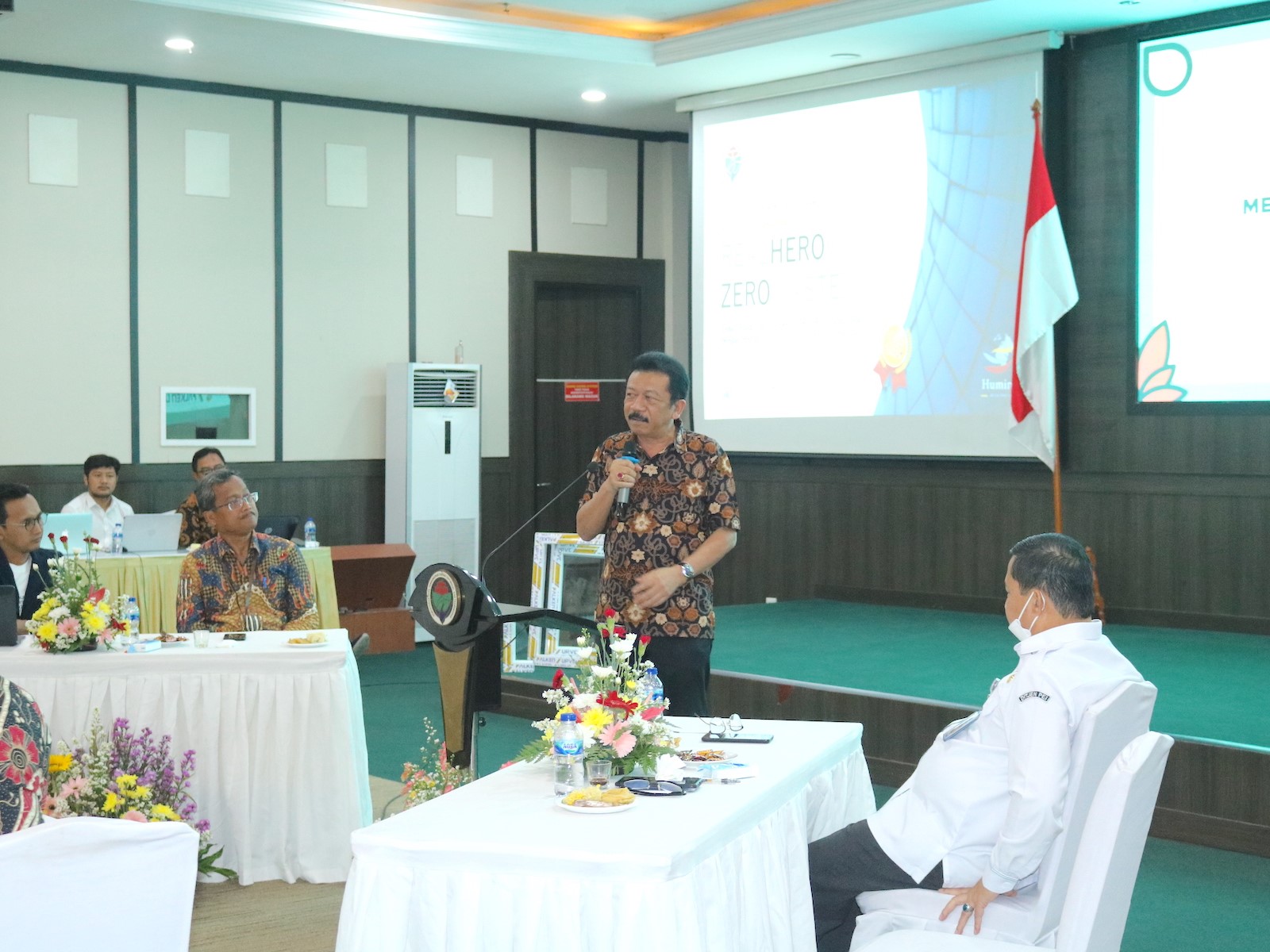 Syamsunar saat presentasi.