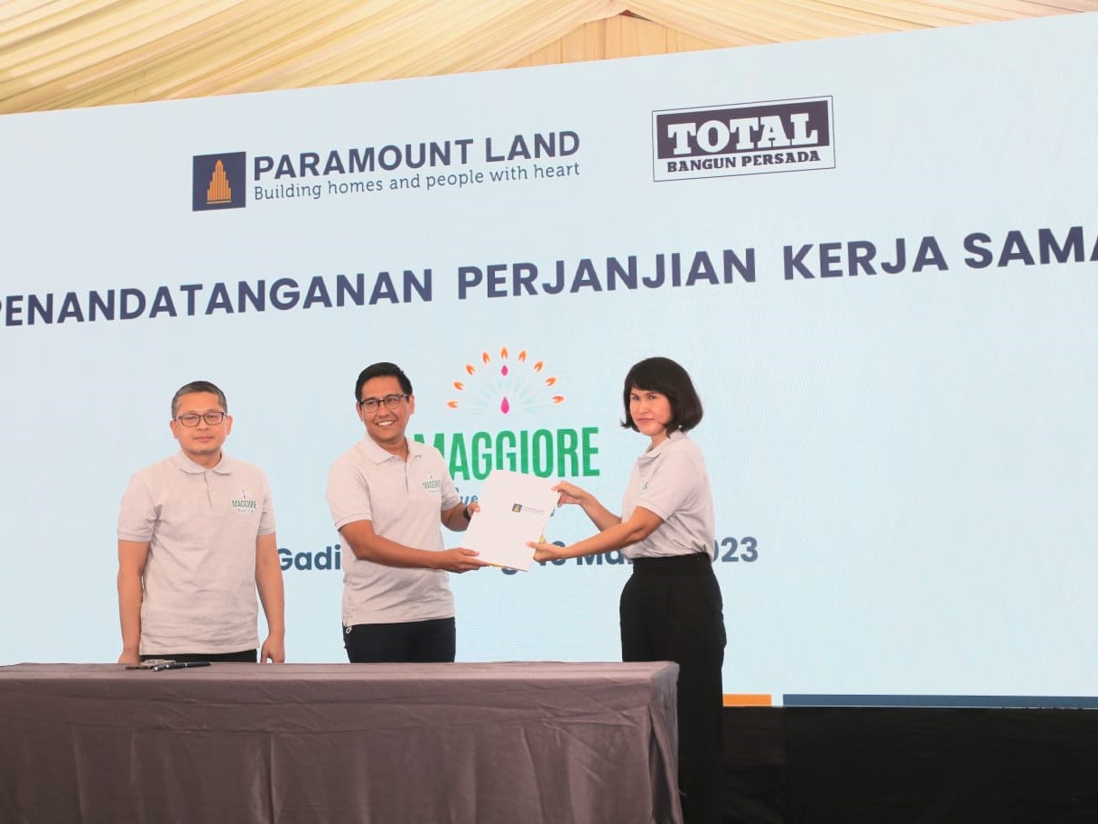 Direktur Paramount Land Norman Daulay, Presiden Direktur Paramount Land M. Nawawi, Presiden Direktur Total Bangun Persada Janti Komadjaja.