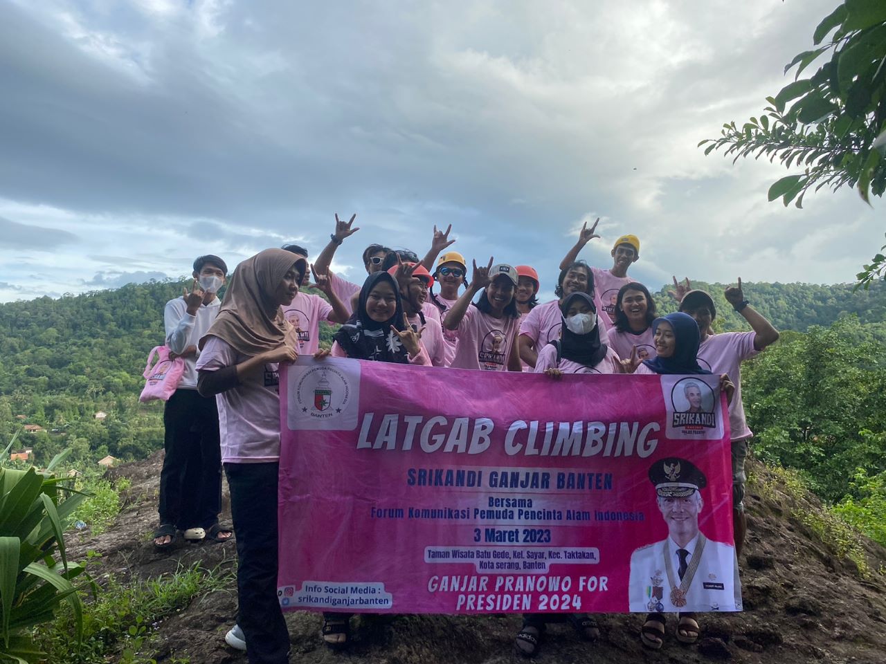 Srikandi Ganjar Banten adakan Latgab Climbing bersama Forum Komunikasi Pemuda Pecinta Alam Indonesia (FKPPAI) Banten, di Gunung  Batu Gede S
