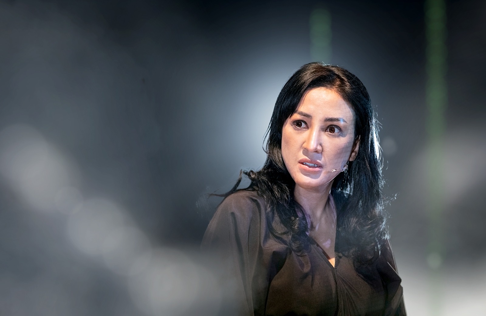 Seniman Joane Win dari Regina Art tampil dalam pementasan monolog bertema kekerasan terhadap perempuan di Chicago, AS.