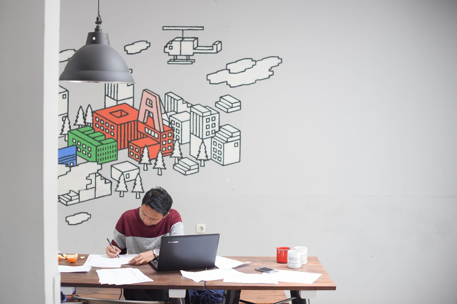 Platform Kobi Education menghadirkan fasilitas rangkaian program bimbingan seputar belajar di luar negeri.