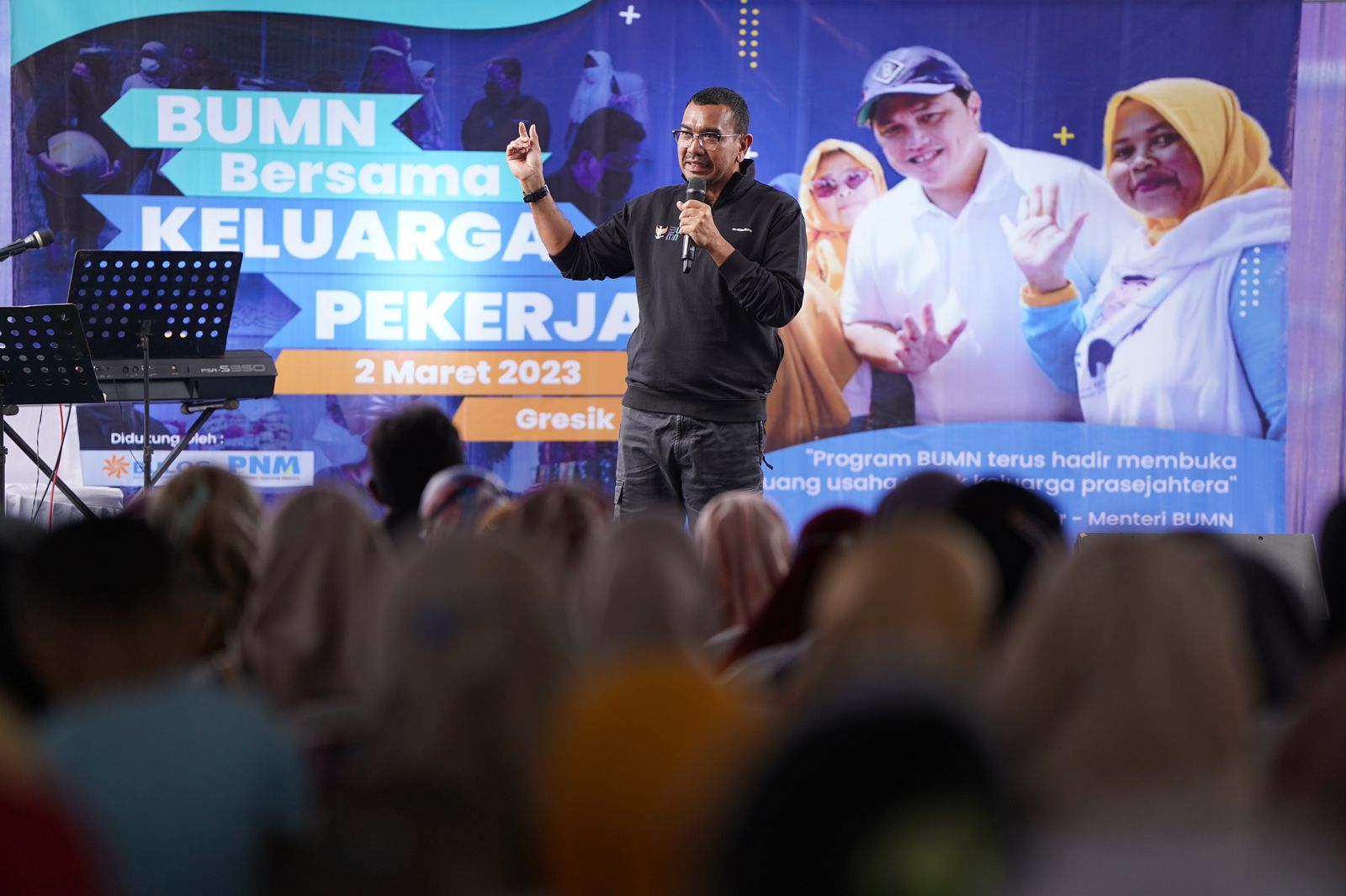  Staf Khusus III Menteri BUMN Arya Sinulingga dalam kegiatan BUMN bersama keluarga Pekerja di Gresik