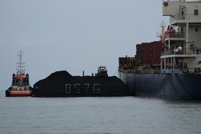 Kapal pengangkut batu bara