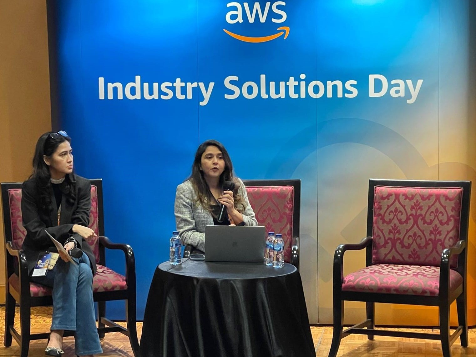 Shweta Jain (kanan).