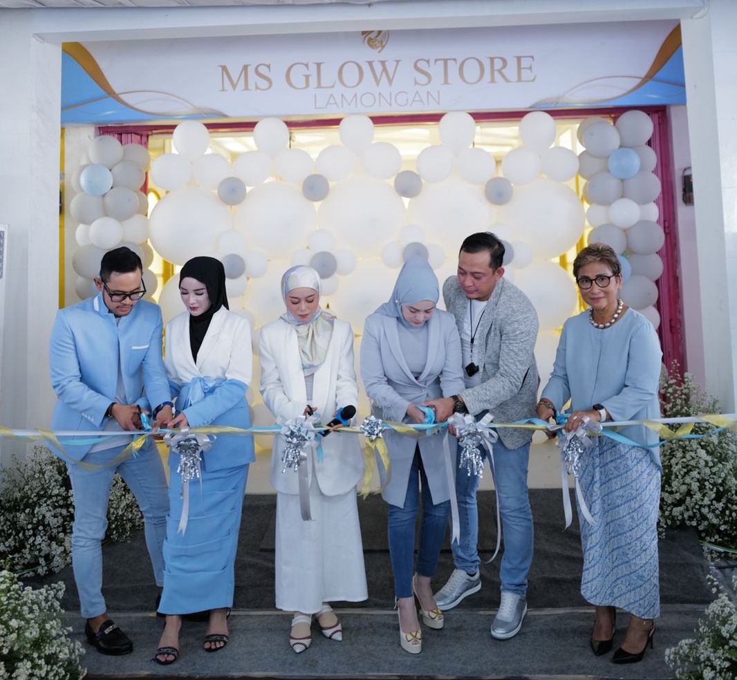 Acara peresmian pembukaan MS Glow Store and MS Glow for Men Barber di Lamongan, Jatim. 