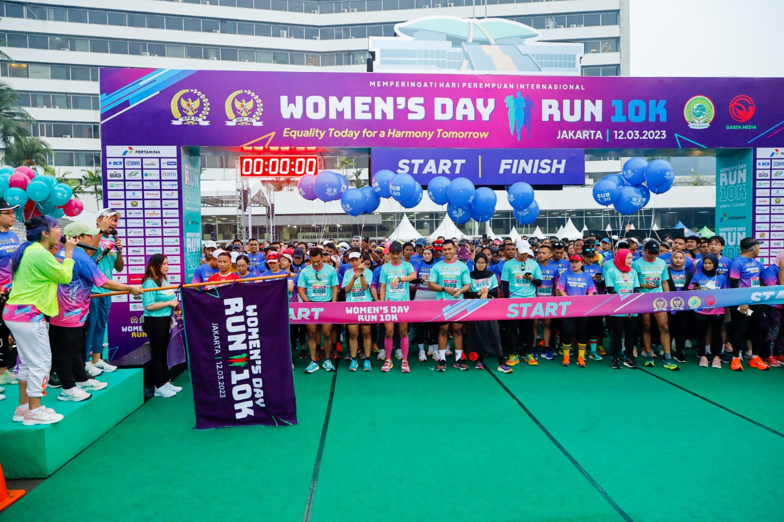 Memperingati Hari Perempuan Internasional, Garda Bangsa dan Perempuan Bangsa menggelar Fun Run 10 K yang diikuti sekitar 3.000 peserta. 