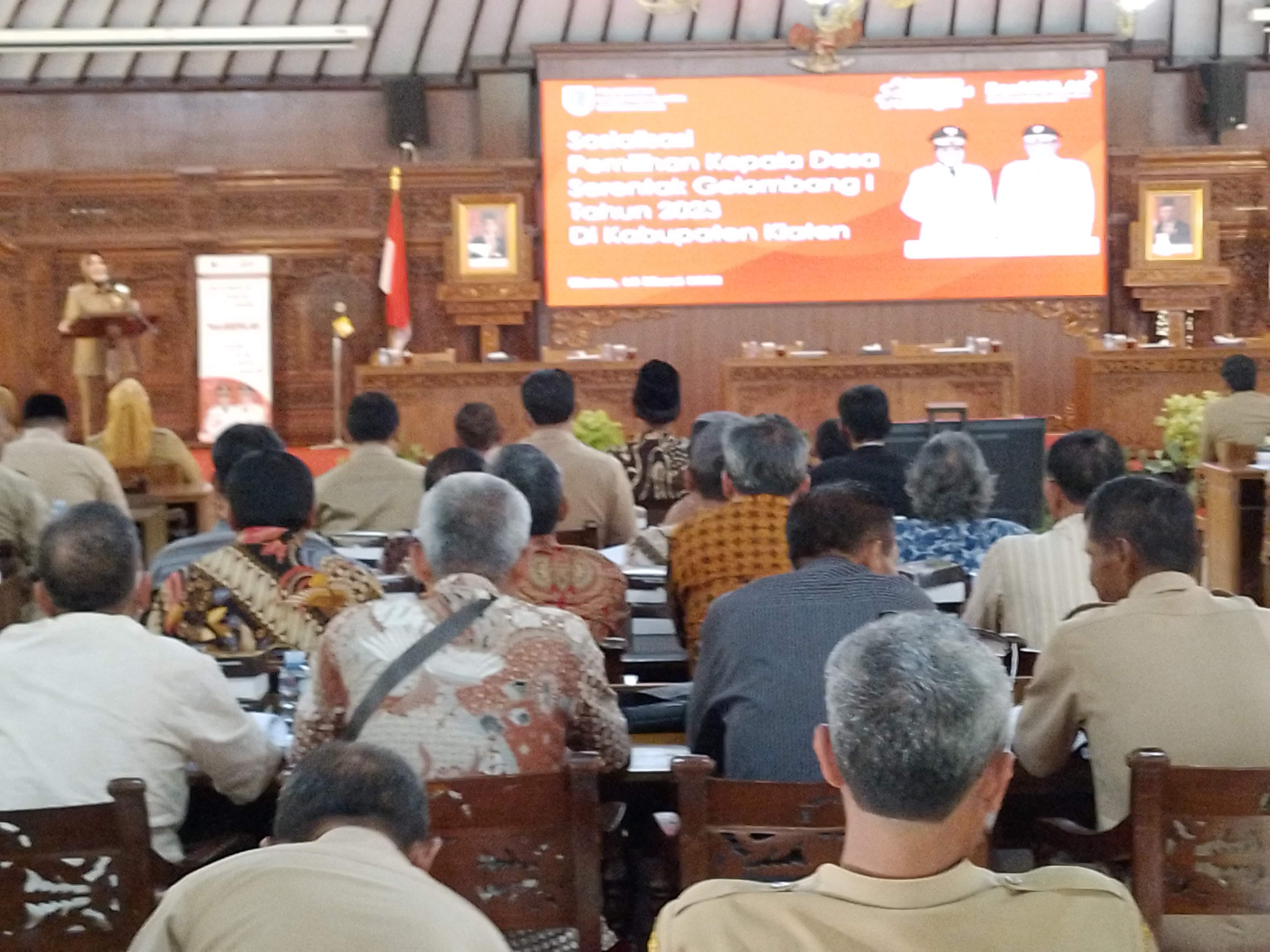 Bupati Klaten Sri Mulyani berbicara pada sosialisasi pilkades serentak 