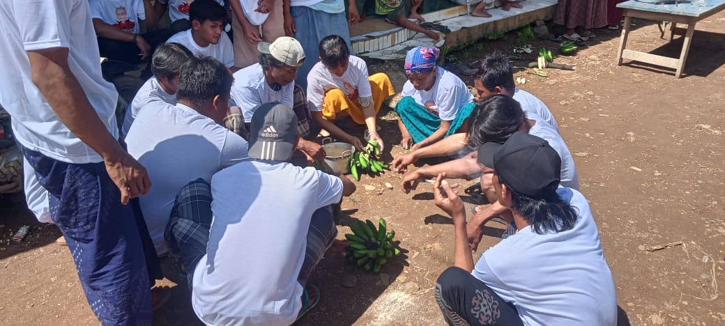 Orang Muda Ganjar (OMG) DPC Kabupaten Situbondo menggelar pelatihan dan pengolahan pisang bersama warga, dengan menggandeng PKK 