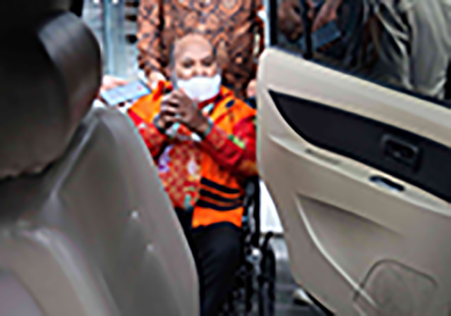 Lukas Enembe menjalani pemeriksaan di Gedung Merah Putih KPK