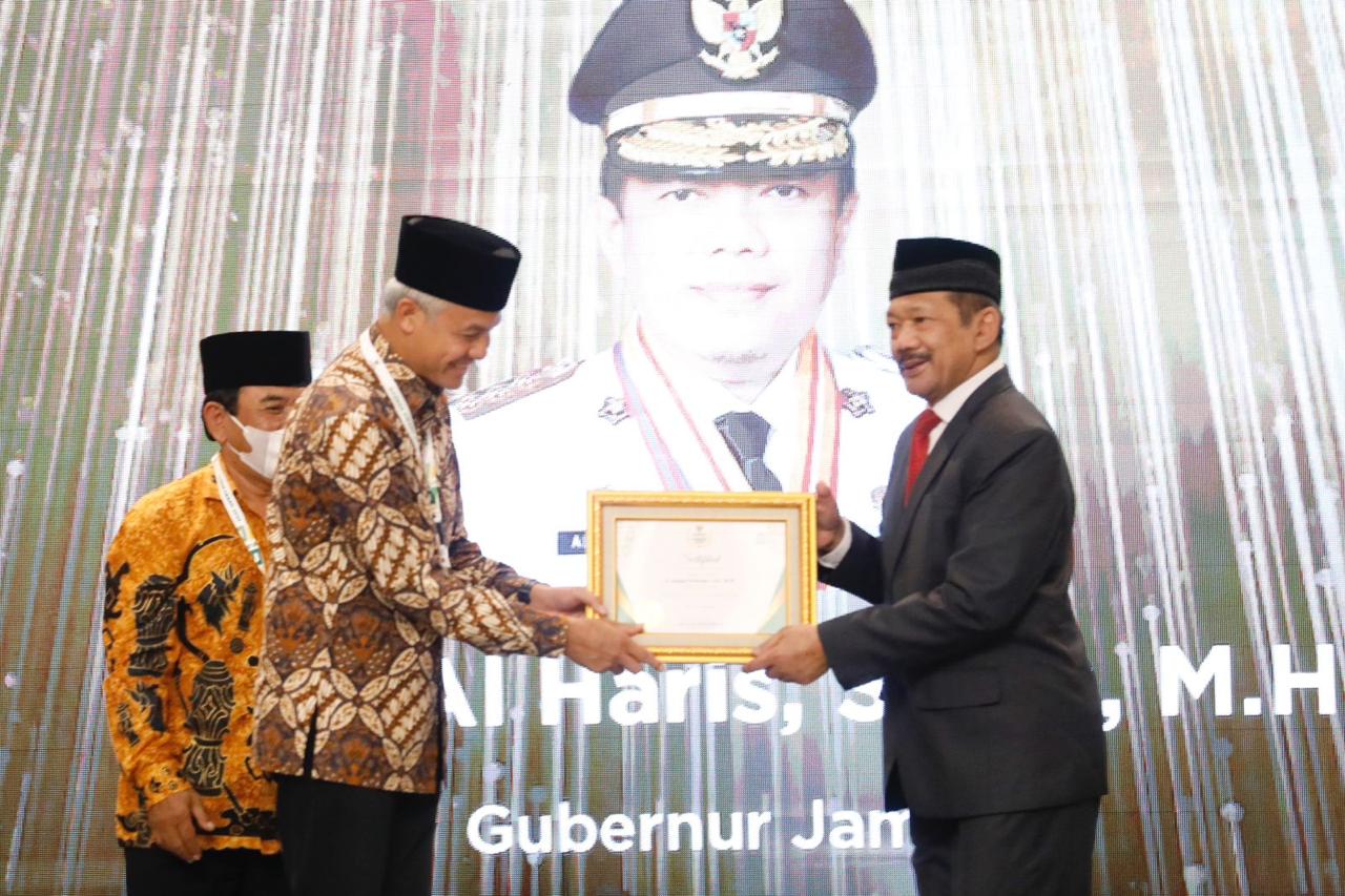 Gubernur Jawa Tengah, Ganjar Pranowo raih Baznas Award 2023 sebagai Gubernur Pendukung Utama Pengelolaan Zakat di Indonesia, Selasa (21/3)