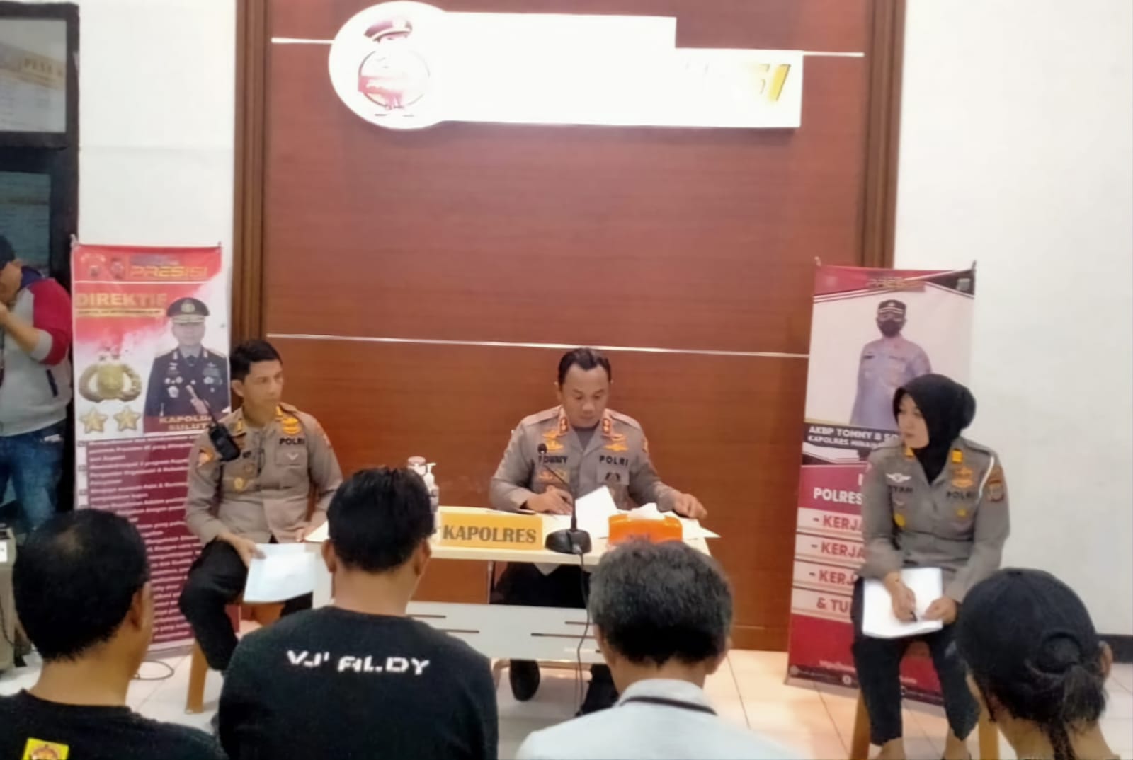 Kapolres Minahasa AKB Tommy Bambang Souisa menjelaskan pembentukan tim gabungan khusus untuk memburu pelaku tabrak lari. 