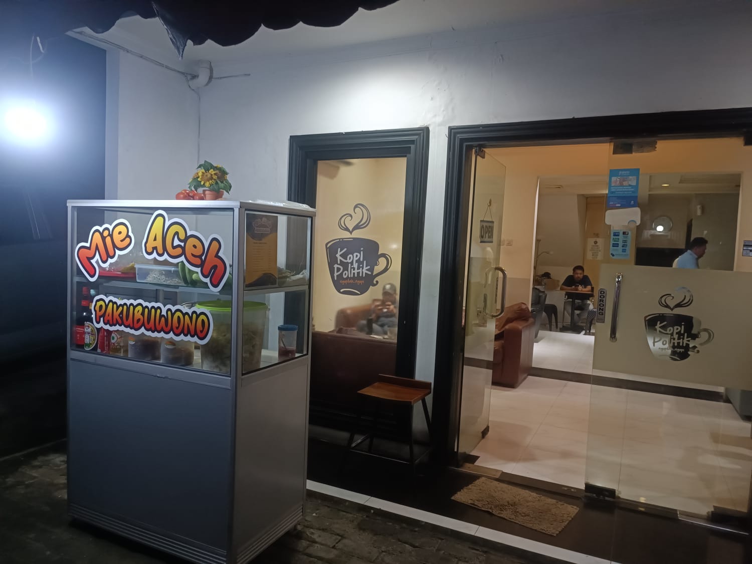 Rasa kuat bumbu khasnya membuat rasa kangen Aceh terobati. 