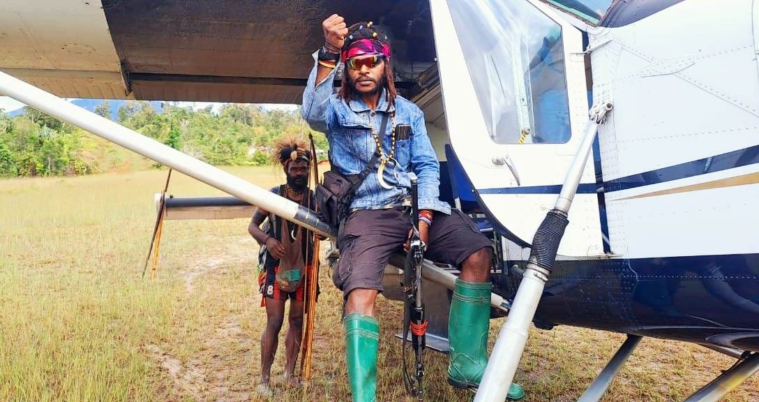 Anggota KKB Papua pascamembakar pesawat Susi Air