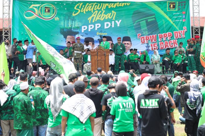 Puncak Hari Lahir (Harlah) ke-50 Partai Persatuan Pembangunan yang digelar di Stadion Kridosono, Yogyakarta, DIY dihadiri 10 ribu kader.