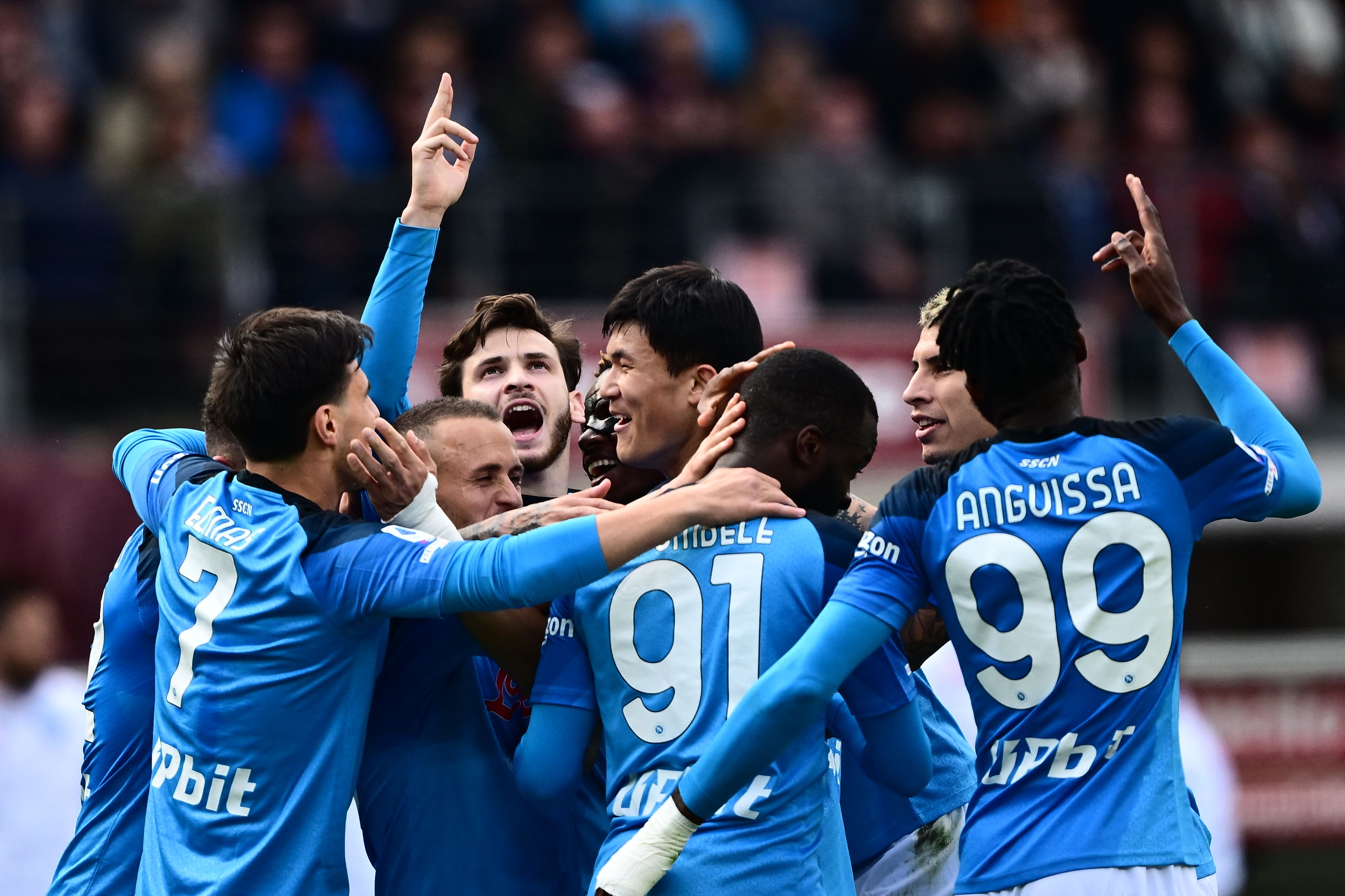 Para pemain Napoli melakukan selebrasi usai mencetak gol ke gawang Torino di laga Serie A.