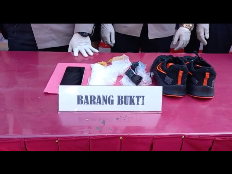 Barang bukti penangkapan bandar narkoba asal Tual di Ambon, Maluku.