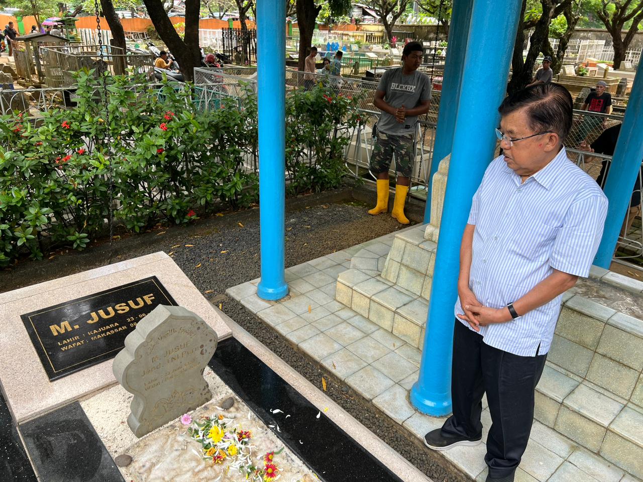 Wapres RI ke  ke X dan XII, HM Jusuf Kalla ziarahi makam Jenderal M Jusuf, tokoh panutannya sebelum datangnya Ramadan, Minggu (19/3/2023)
