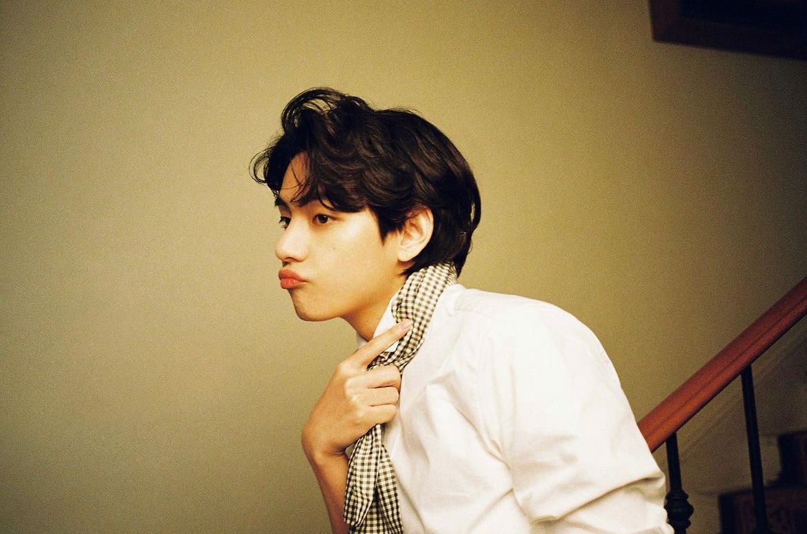 Kim Taehyung sesi foto untuk variety show Jinny's Kitchen