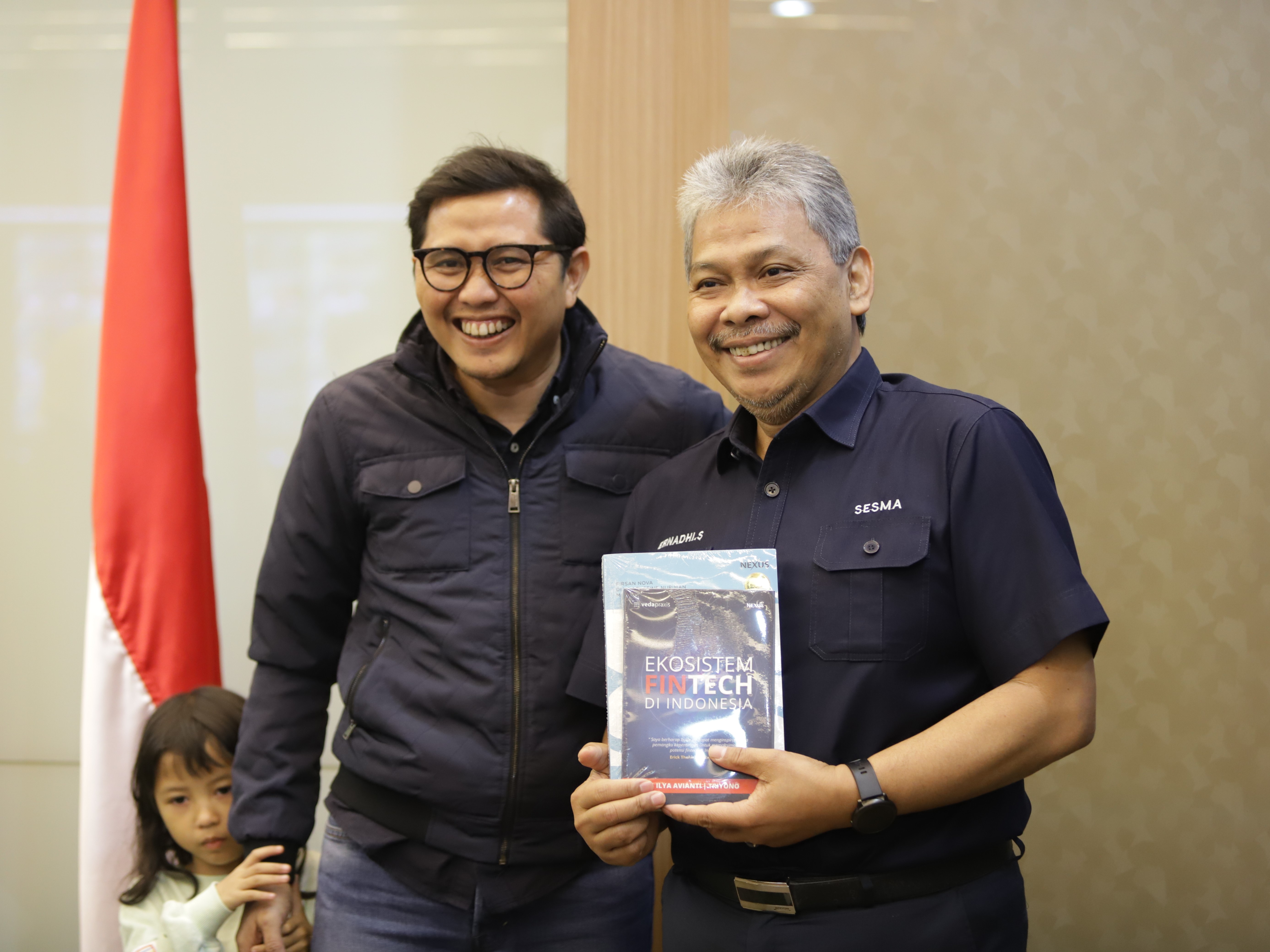 Tidak hanya korporasi, lembaga pemerintah juga semestinya mengelola komunikasi dengan baik demi penjagaan citra maupun reputasi instansi.