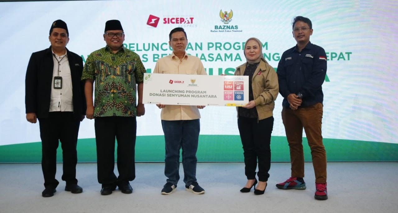 Penyerahan Mock Up Launching Program Donasi Senyuman Nusantara