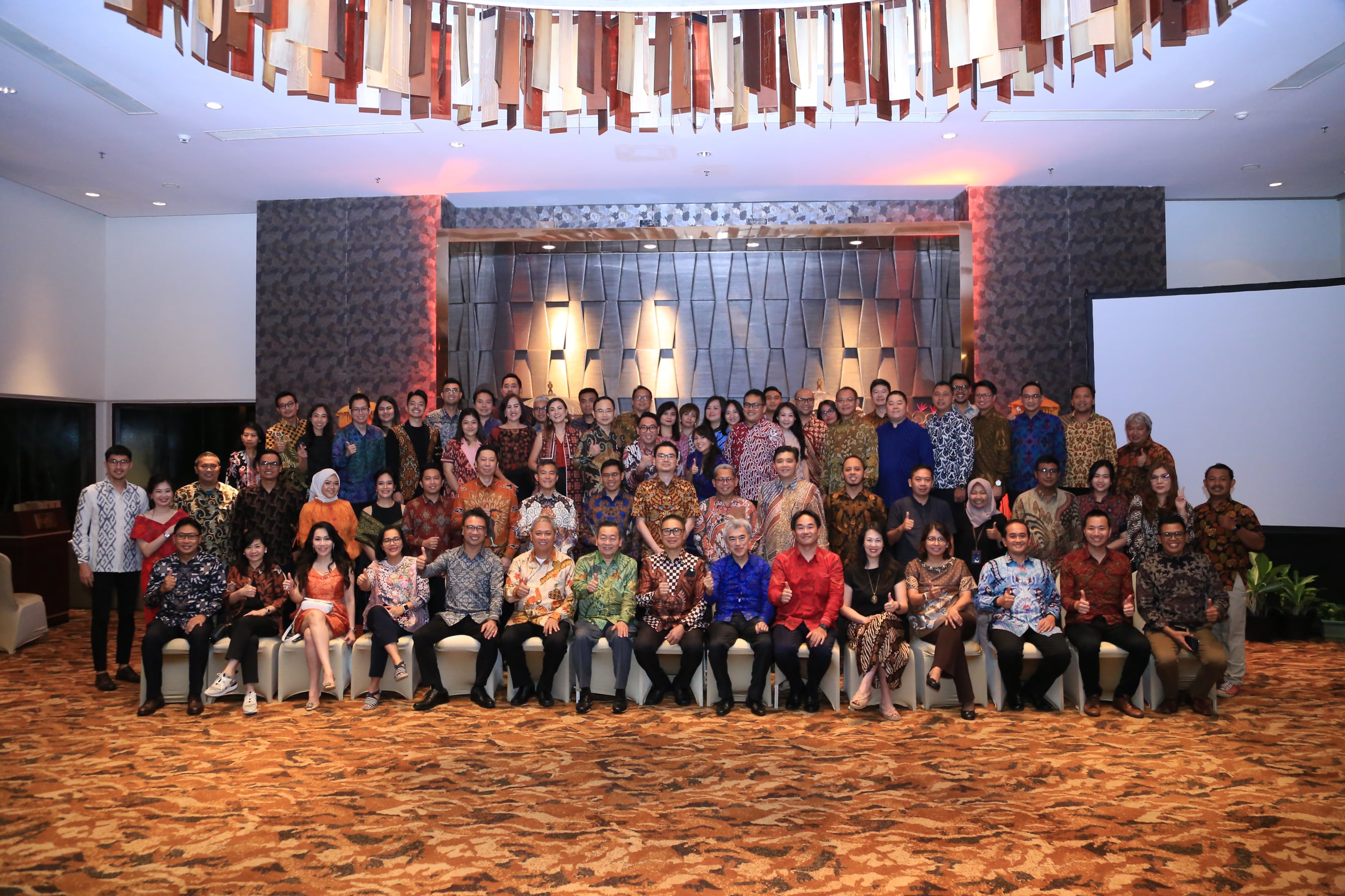 CB Indonesia memberikan 23 penghargaan diberikan kepada mitra bisnis JCB Indonesia yang menunjukkan kinerja luar biasa.