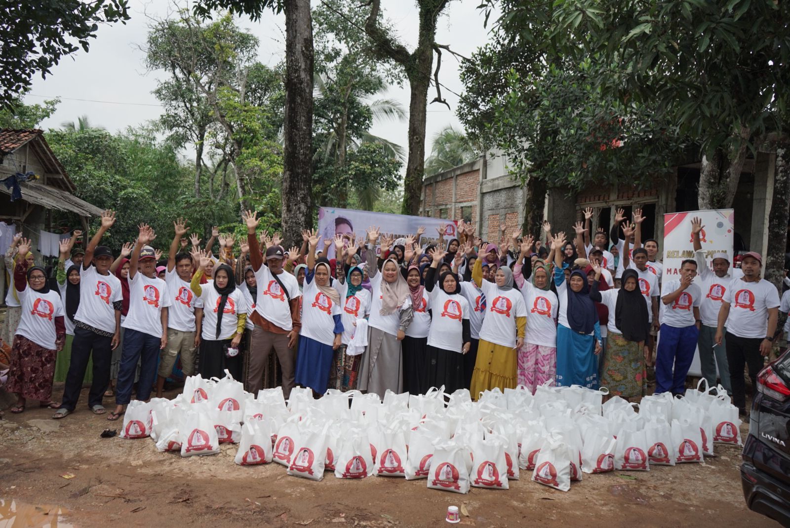 Ratusan emak-emak di Kabupaten Bogor, Jabar, menyatakan dukungan terhadap Ketua DPR RI Puan Maharani sebagai capres pada 2024.