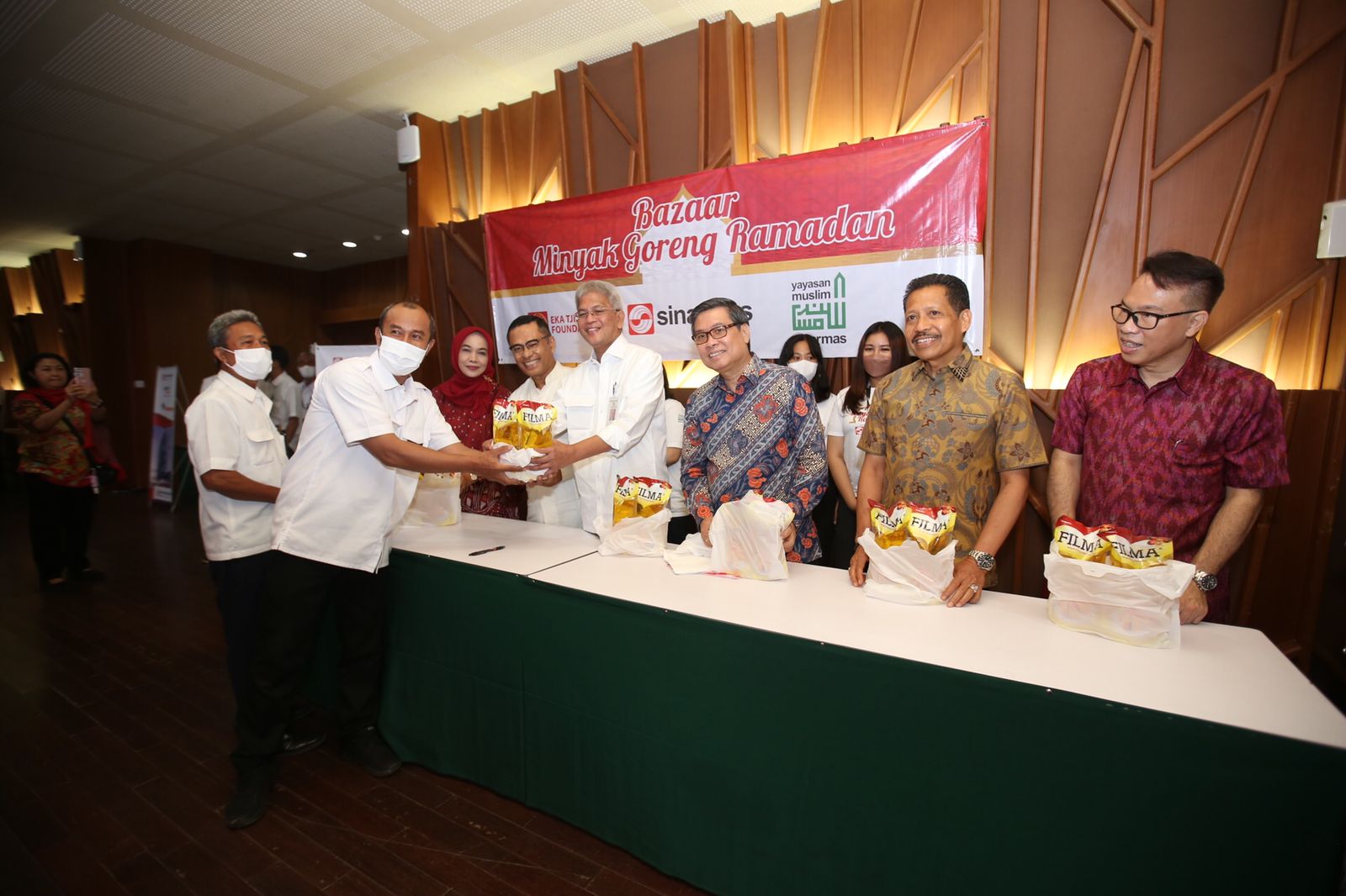 Sinar Mas melalui Yayasan Muslim Sinar Mas (YMSM) dan Sinar Mas Land kembali menyelenggarakan Bazar Minyak Goreng dan Wakaf Al-Quran.