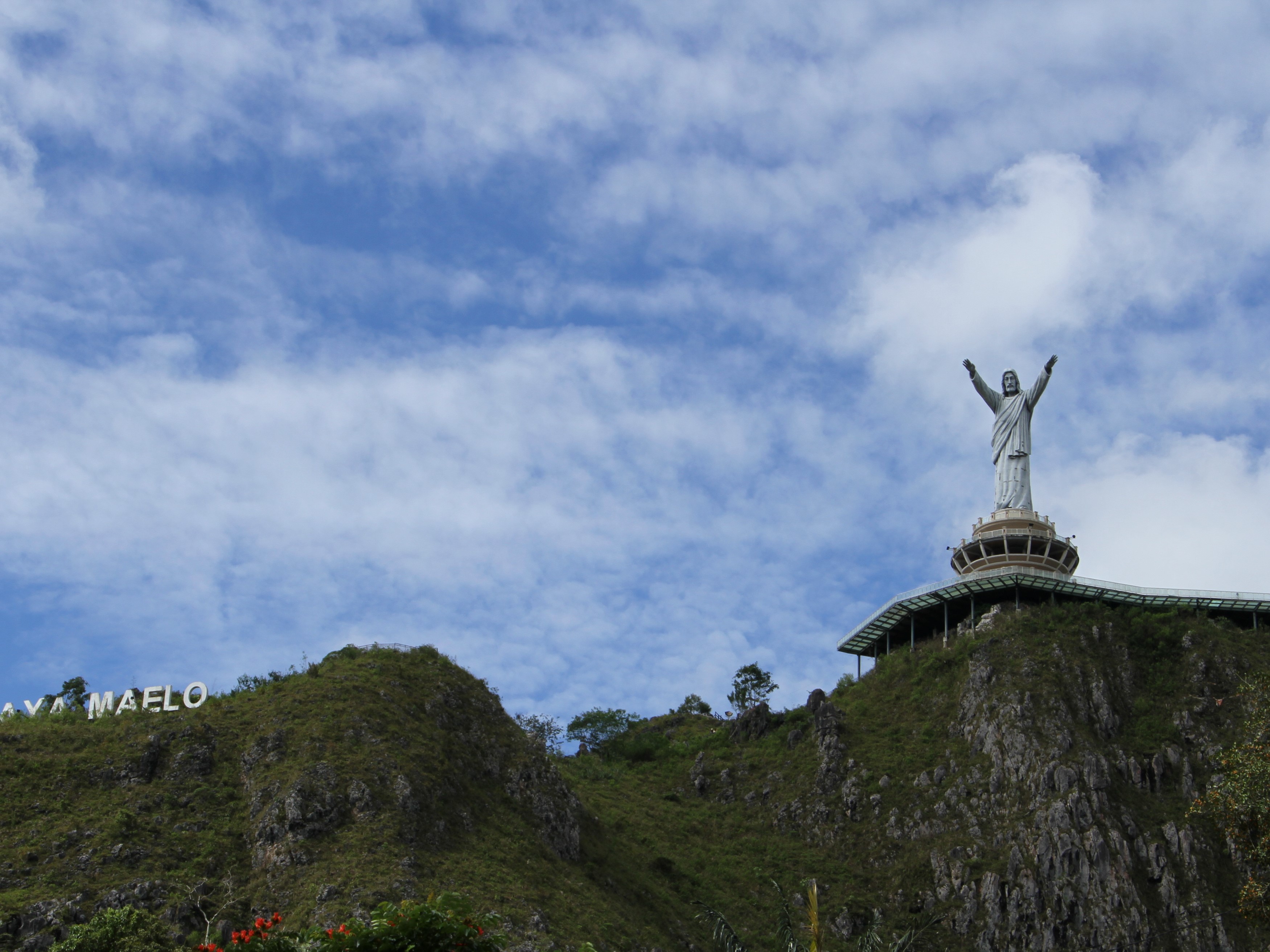 Suasana Patung Yesus Memberkati di Kecamatan Makale, Kabupaten Tana Toraja, Sulawesi Selatan, Sabtu (13/8/2022).