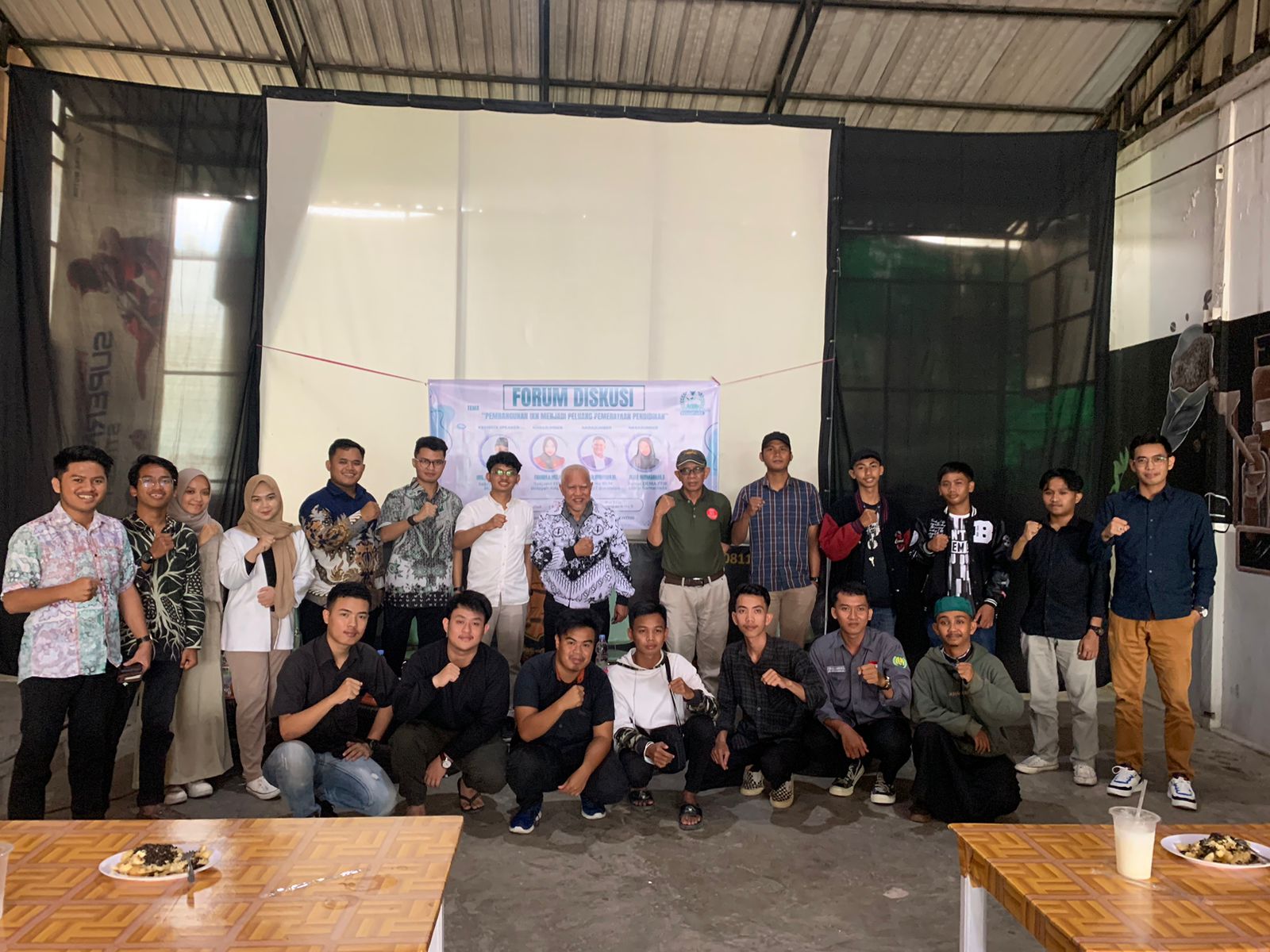 Narasumber dan peserta seminar Pembangunan IKN Menjadi Peluang Pemerataan Pendidikan, yang diselenggarakan Forum Milenial Nusantara.