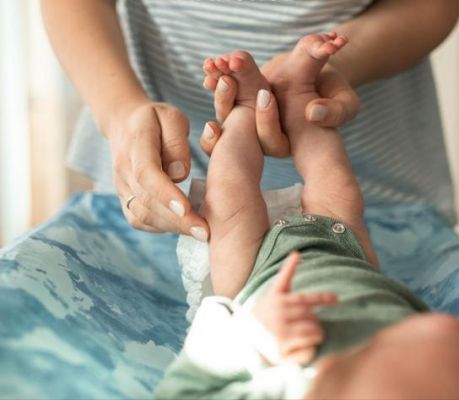 Ini Cara Mengatasi Ruam pada Lipatan Kulit Bayi, Hindari Bedak