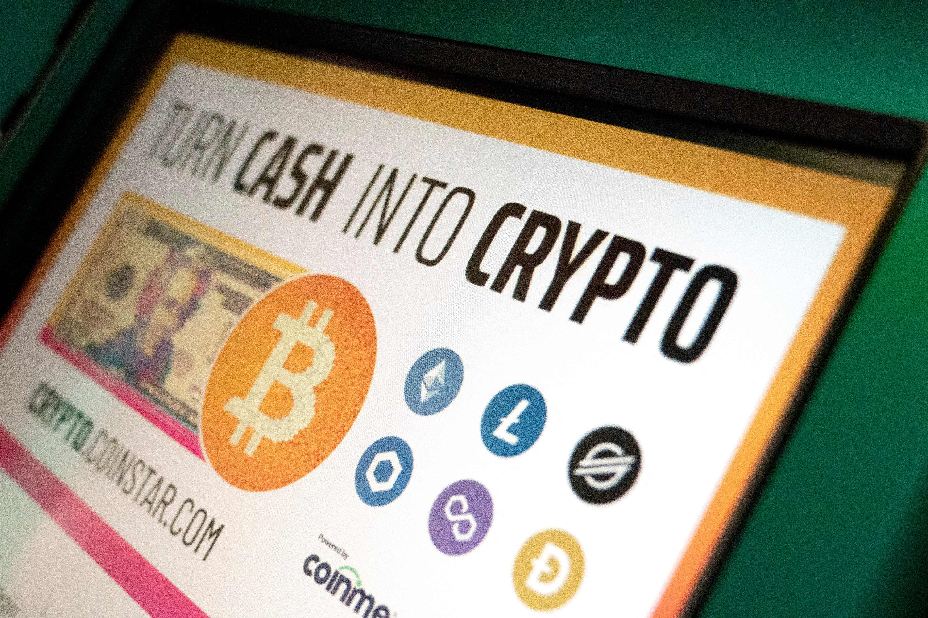 Ilustrasi. ATM kripto Coinstar berada di toko kebutuhan bahan pokok di Washington, Amerika Serikat.