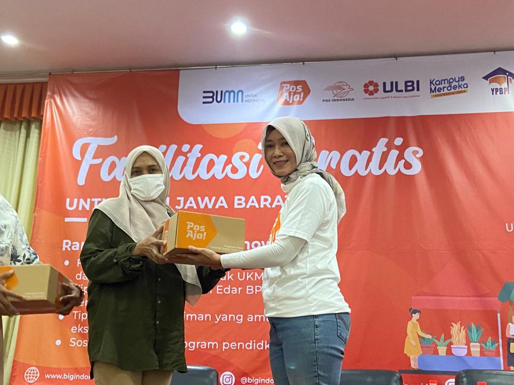 Siti Choiriana selaku Direktur Bisnis Kurir dan Logistik PT Pos Indonesia (Persero) mengajak pelaku UMKM naik kelas dan 'go digital'. 