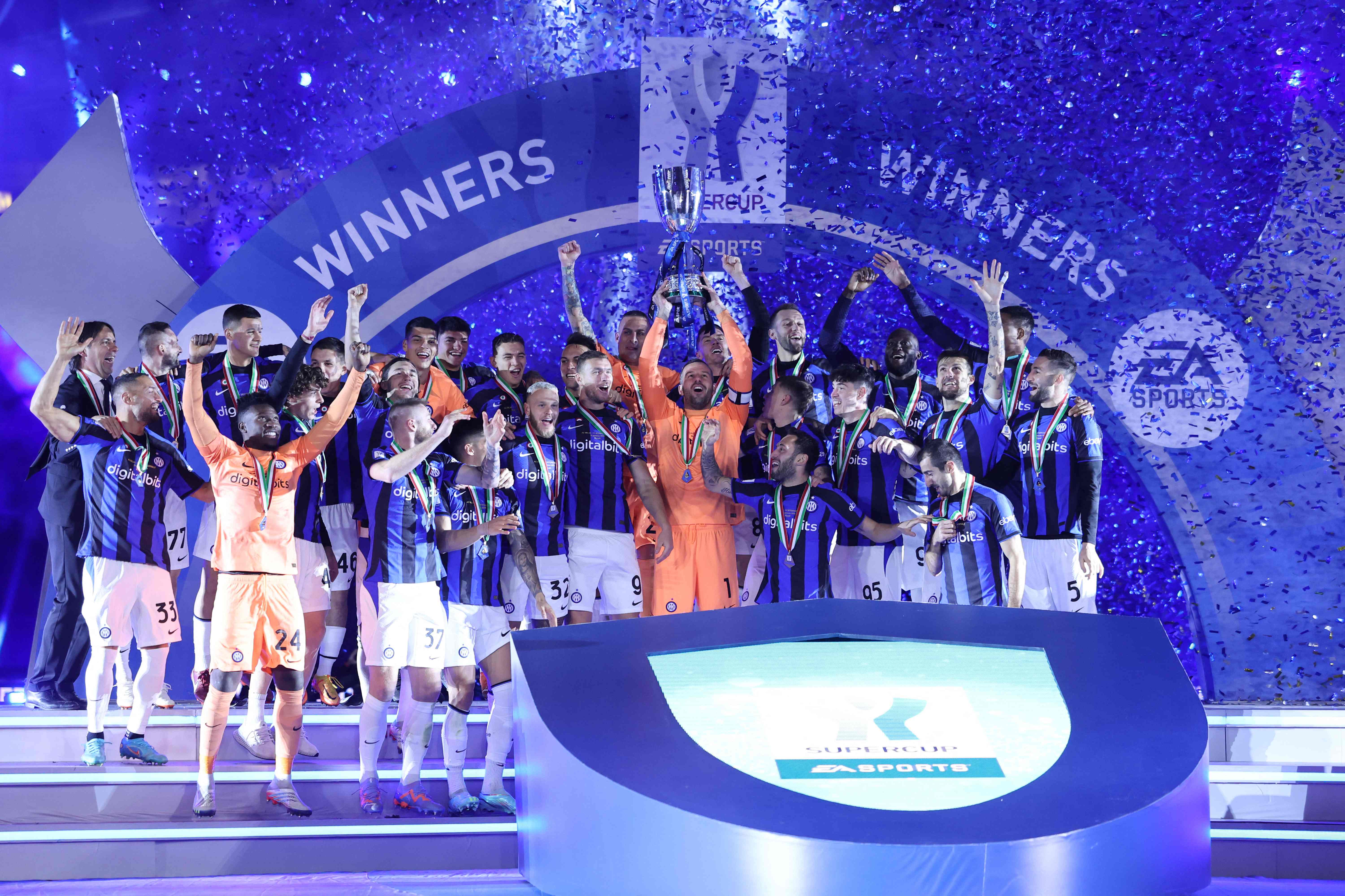 Para pemain Inter Milan usai menjadi juaa Super Coppa Italia 2023 dengan mengalahkan AC Milan.